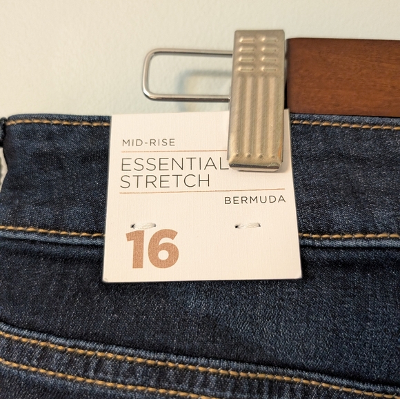 NWT Lane Bryant Shorts Essential Stretch Denim Jean Mid-Rise Bermuda Shorts, 16 - Picture 5 of 8